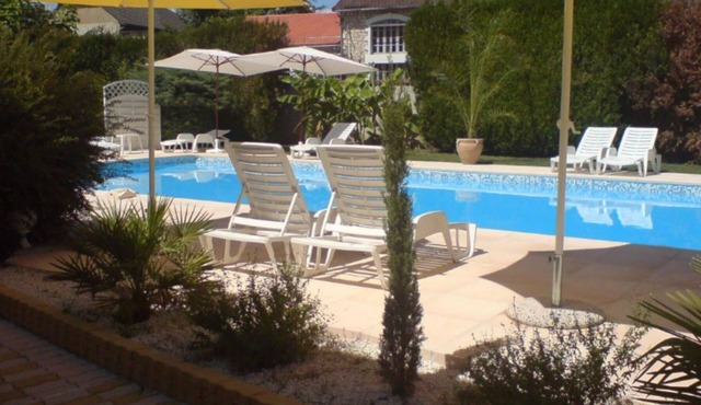 T3 apartment with pool for 4/6 people