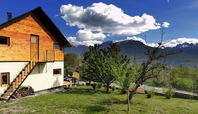 T3 attic with private garden, air-conditioned Tennis court, EV terminal in a 2-hectare park.