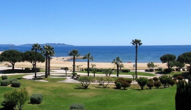 T3 beachfront sandy beach French Riviera