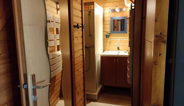 T3 chalet in quiet leisure park with swimming pools