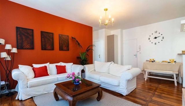 T3 charming ideally located in the center of Bayonne near train station