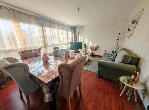 T3 COSY petit balcon 5mins France miniature