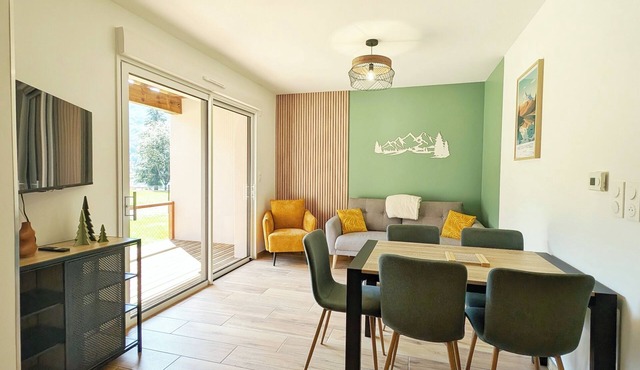 T3 duplex lakeside apartment with garden