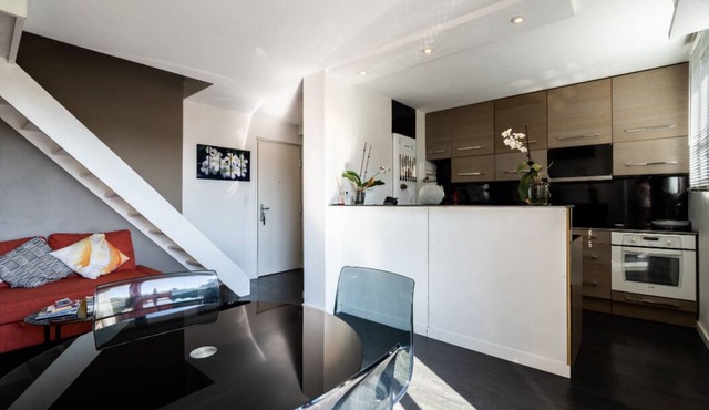 T3 DUPLEX NEAR GRAND ROND WITH SMALL PARKING SPACE
