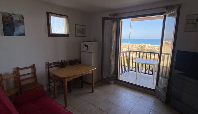 T3 flat with terrace overlooking the sea in Saint Pierre la Mer