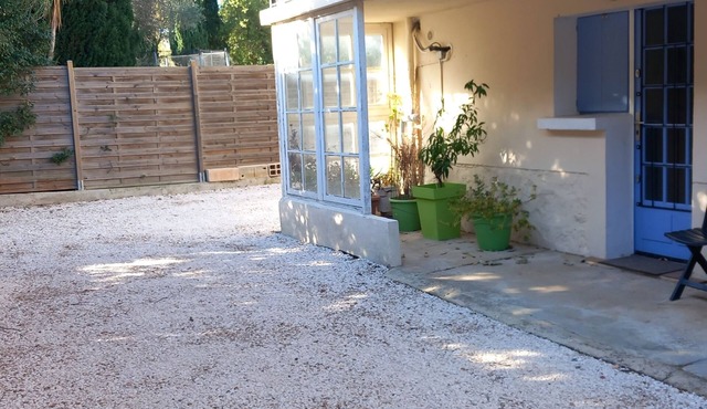 T3 ground floor at the foot of the hills and 10 minutes from the beaches, residential area