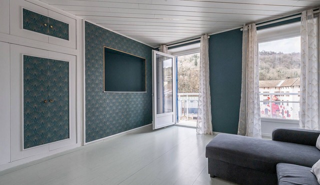 T3 old charm - Mountain, river, station on foot