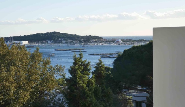T3 seafront, 3* listed, air-conditioned, lovely sea view, swimming pool, quiet location,