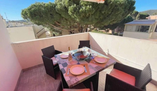 T3 with terrace in La Favière - 300m from the beach