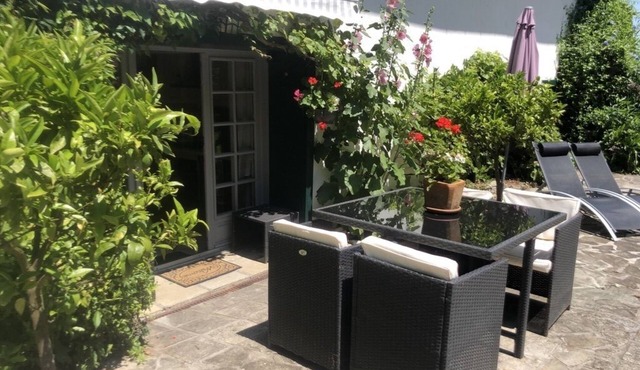 T3 with terrace and garden between sea and mountains