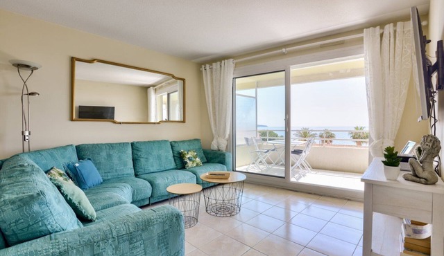 T3 with terrace sea view 400m from the beach