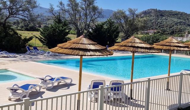 T4 duplex apartment in residence with swimming pool 5 minutes from Saint Florent