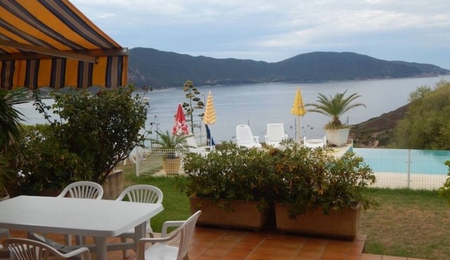 T4 GOLFE DE LAVA BORD DE MER AVEC PISCINE