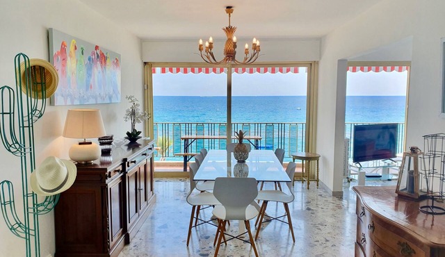T4 seaside, 3rd floor, CLIM, 180 ° view, private pool, secure garage, Wifi.