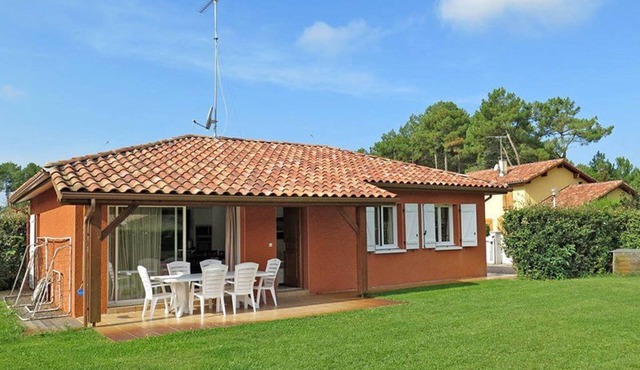 T4 Villa for 6, near ocean, pets allowed