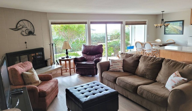 T433 1st Floor pet friendly unit 2 bedroom, No cleaning fees