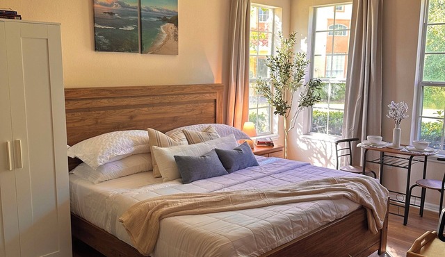 Ta-da! How does this look? nModern Vacation Studio Minutes Away From The Parks!