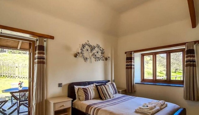 Ta Mill Olde Granary Cottage in a Stunning Retreat