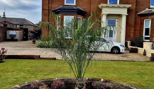 Ta'Pinu House and Spa Beach front Holiday Home, Everything on your doorstep!