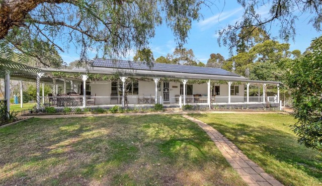 Tabitha Hill Homestead close to wineries and nature