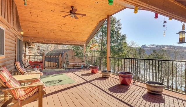 Table Rock Lake Cabin w/Waterfront Views!