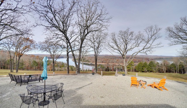 Table Rock Lake Home - Fire Pit & Lake Views!