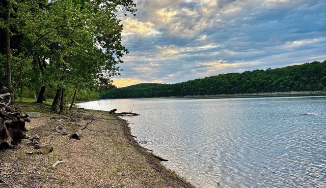 TABLE ROCK LAKE RARE Walk-In Lake Access Swim/Fish From Shore 3 FULL BATHS