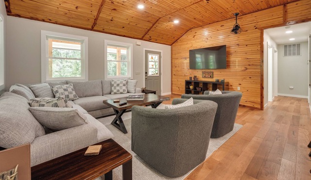 Table Rock Lake Vacation Rental with Swim Dock!