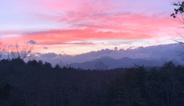 Table Rock Sanctuary: Where Mountain Luxury Meets Nature's Embrace
