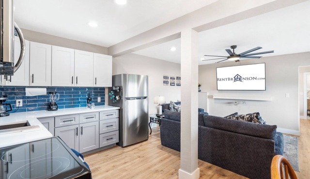 Table Rock View Retreat, Renovated, Minutes to Silver Dollar City with Free Tickets