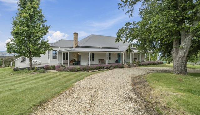 Tabletop Farm: 4 BR, 2 BA House in Tolmie, Sleeps 11