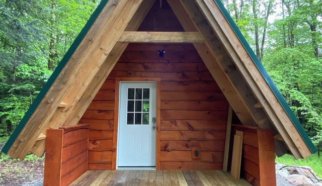 Taborton Harvest-Fiddlehead cabin in cool Sand Lake perfect for relaxing getaway