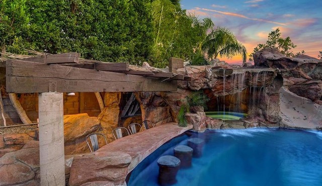 Tachevah by AvantStay RELAX LIKE A ROCKSTAR POOL HOT TUB GROTTOGOLF