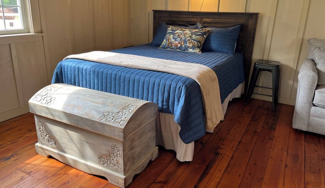 Tack Room @ Redemption Ranch: Grill, Deck, Peaceful, Unique, Comfortable