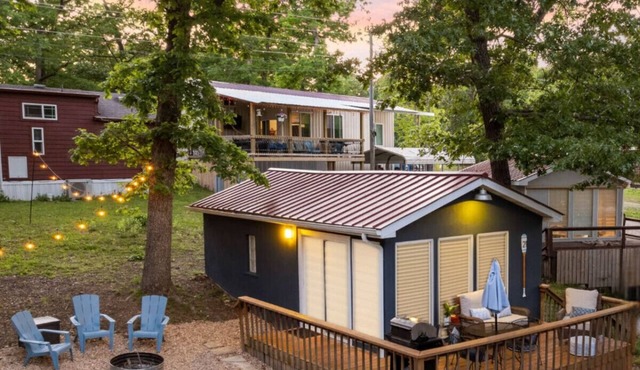 Tackle Box 21 Reel Cozy Cabin Slip + Kayaks