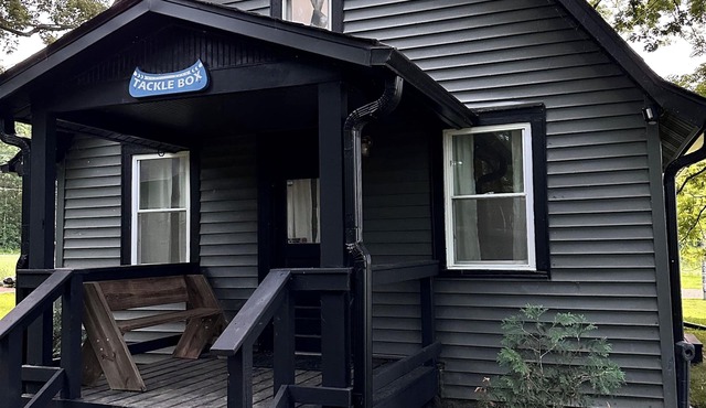 Tackle Box Cottage - Lakefront Cottages on Semi-private Lake, Beach, Boats, Fun!