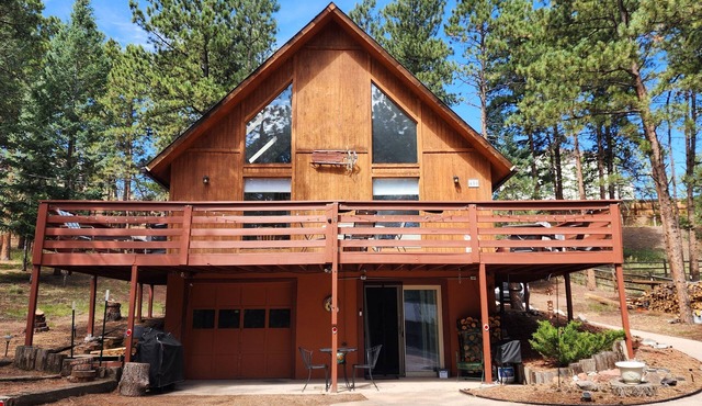 Tackle Mountain Lodge: Loft, Activities, Relaxation, and No Chores!