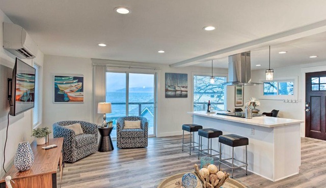 Tacoma Dash Point Beach Cabin with Balcony!