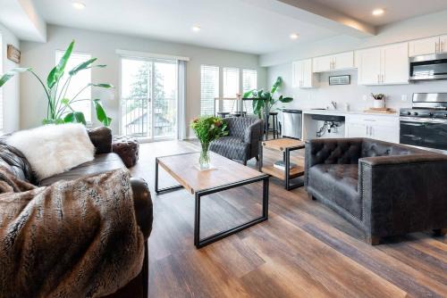 Tacoma Dome condo w Mountn & Bay views PRK!