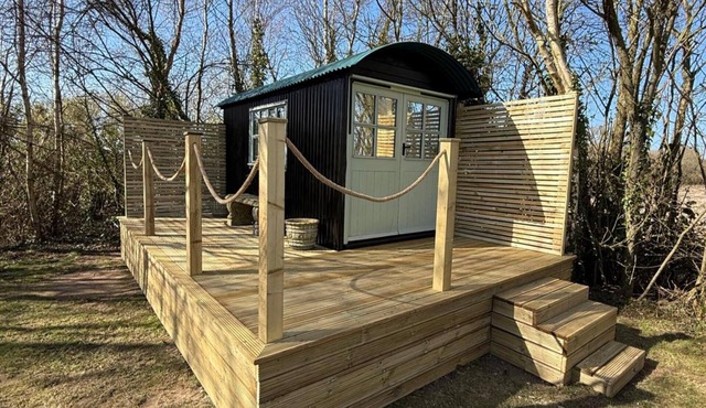 Tadnoll Escape- Shepards Hut- Sleeps 2- Bbq- Lake