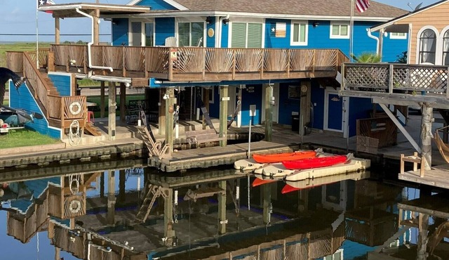 Tahiti Sunset, a 3BR, 2.5b canal home, spectacular sunset views