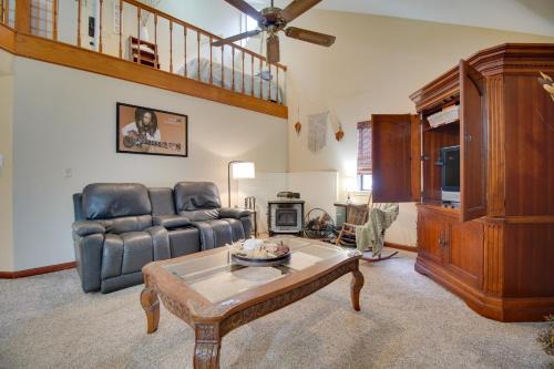 Tahlequah Duplex w/Screened-in Porch & Fire Pit!