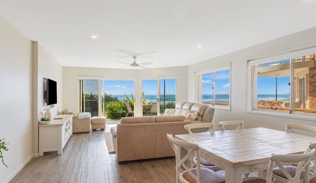Tahnee Court Unit 3- Absolute beachfront apartment on Bilinga Beach with Wi-Fi Included.