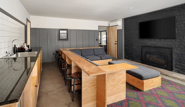 Tahoe 3 bedroom in resort - Ideal Couple's Getaway Spot