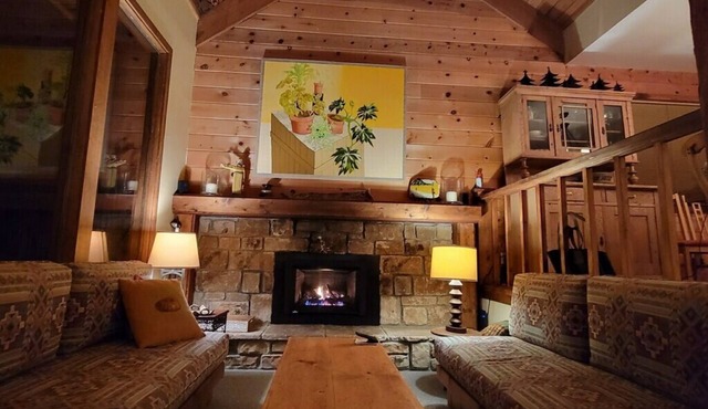 Tahoe charm - short distance from skiing and Lake Tahoe!