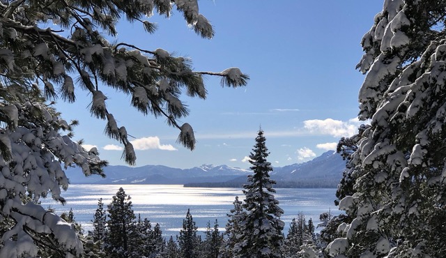 Tahoe City Cabin~Spectacular Lake View! Walk to Lake and City * WIFI*