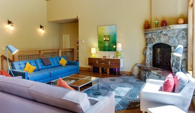 Tahoe Donner modern: Perfect for 3 families! 3 King/6 Twin. 4 BA, Cook's Kitchen