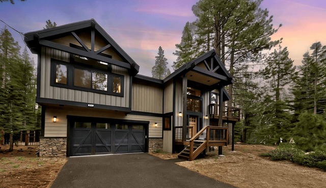Tahoe Mountain Lodge: Hot Tub, Pool Table, Air Conditioning, Near Lake, Trails, BBQ, Dog Friendly