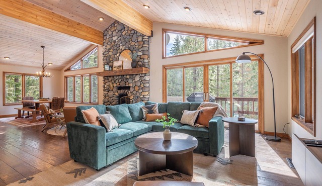 Tahoe pet friendly 3Br Easy access to Northstar, hiking, and waters of Tahoe - Trails & Tails