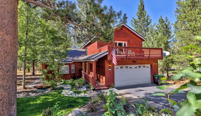 Tahoe Pines Retreat-Perfect for ski getaways, summer retreats, & extended stays!